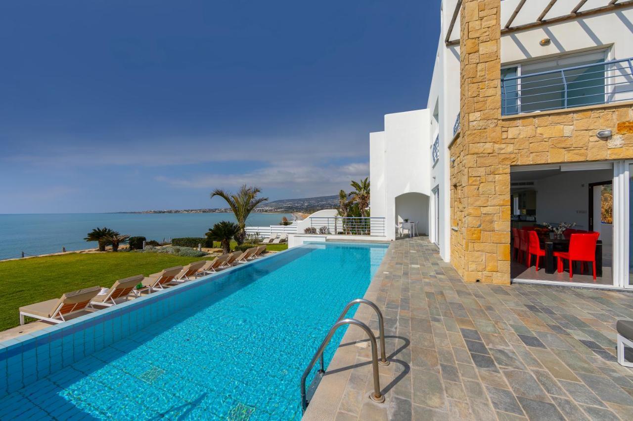Blue Coral Beach Villas: Exclusive Oceanfront Retreat Coral Bay Exterior photo
