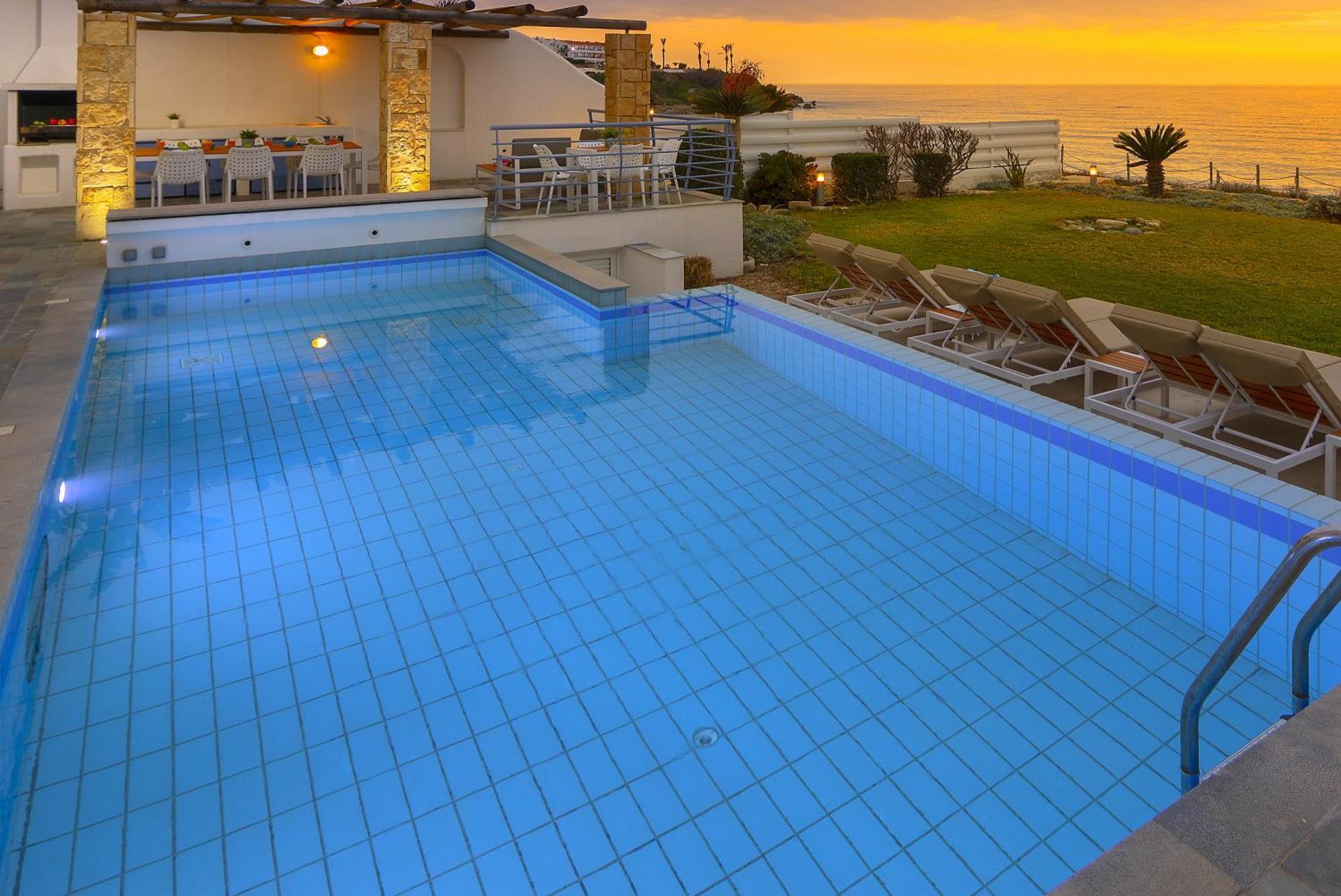 Blue Coral Beach Villas: Exclusive Oceanfront Retreat Coral Bay Exterior photo